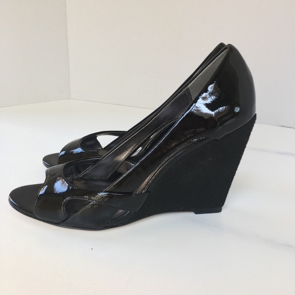 CHARLES DAVID Black Patent Leather Wedge Size 7.5B - Picture 3 of 7